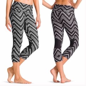Athleta ZigZag Relay Capri Crop Leggings